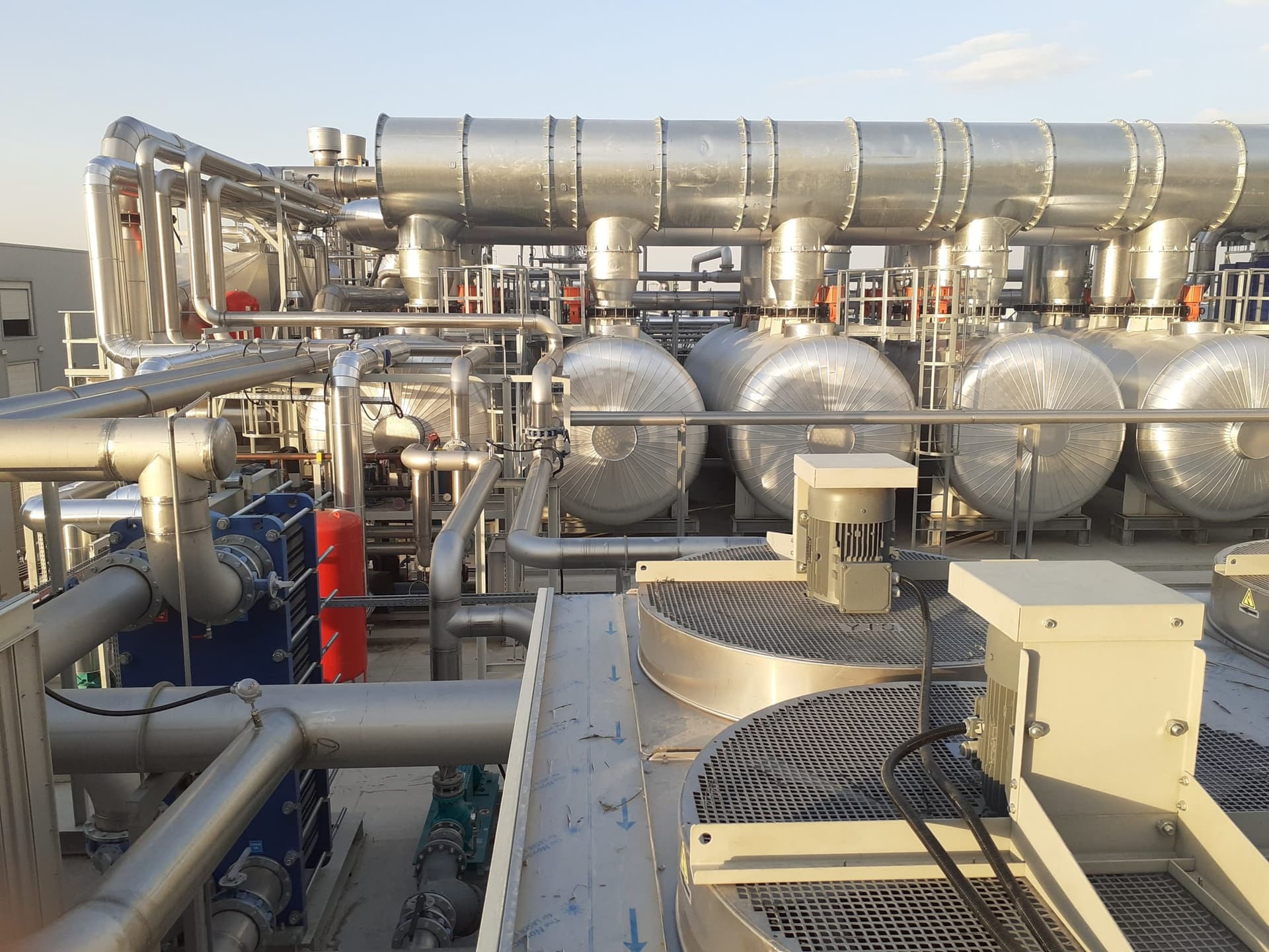 Adsorber tanks and cooling tower, solvent recovery plant